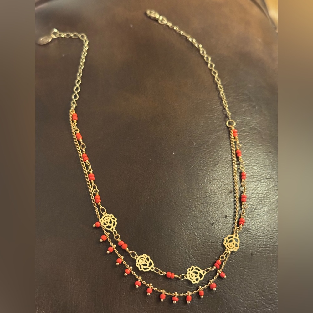 Gold Necklace with Coral beads and Rose pendants